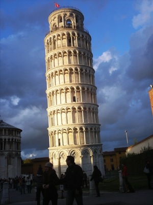 CONHECENDO-A-TORRE-DE-PIZZA