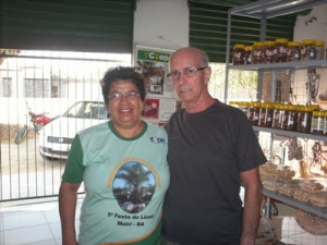 JESUITA-AMIGO-VISITA-A-COOPERATIVA